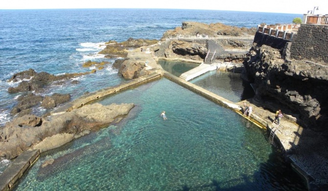 Apartamento en piscinas naturales.