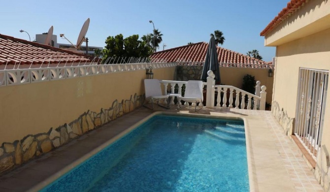 Villa Sueño Azul with private pool, sea view, terrace, aircondition, Wifi, 450 m to the beach