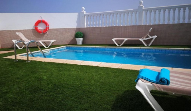 VV 'VALDECONCHA', piscina privada y vistas al mar