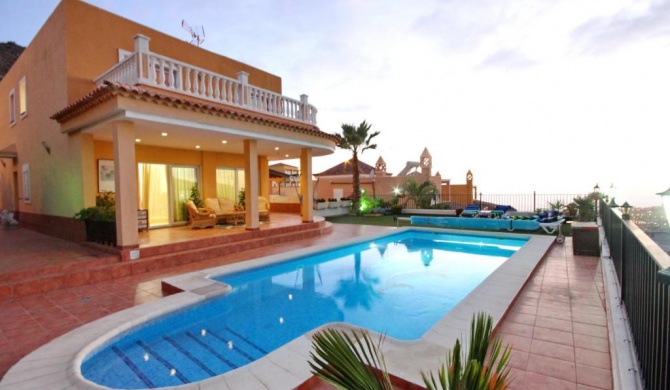 Villa with private pool and magnificent views