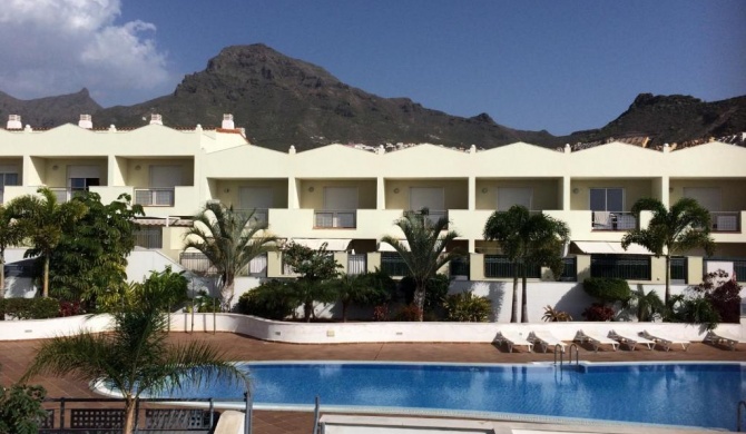 Townhouse 3 Bed 2 Bath with heated pool in Fañabe