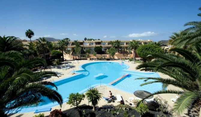 Apartment Apple in Corralejo Heart with Swimming Pool & Wifi- Only 300m to the Beach by Holidays Home