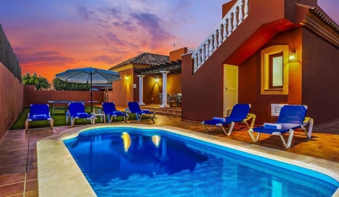 Corralejo Villa Sleeps 6 Pool Air Con WiFi