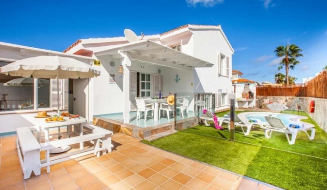 Corralejo Villa Sleeps 8 with Pool Air Con and WiFi