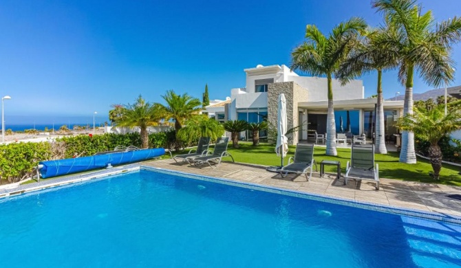 Villa Eleonora, Luxury Villa with Heated Pool Ocean View in Adeje, Tenerife