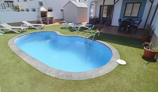 Villa Blue with Private Pool, BBQ, Wifi - suitable for Families by Holidays Home