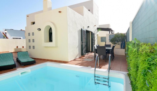 Villa Olympia Lovely, Close to Town and Beaches with Private Pool & Fast WiFi