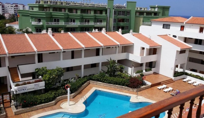 Duplex penthouse apartment Puerto Colón only 5 min. to the beach, 2 terraces, pool, Wifi, dishwasher