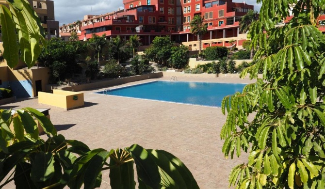 La Perla: Sea View and Pool (family apartment)