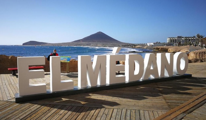 alquilaencanarias El Medano Colon Center, near the beach