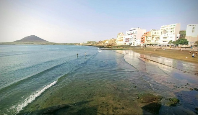 alquilaencanarias El Medano Tio Claudio frente playa