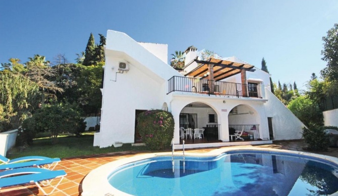 Beautiful home in El Rosario with 5 Bedrooms, WiFi and Outdoor swimming pool