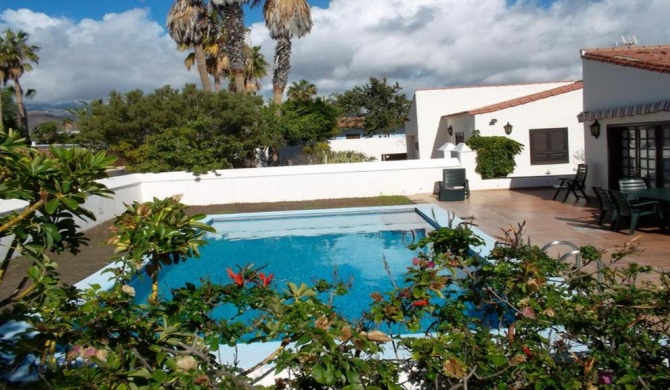 Exclusively located Golf Villa with heated pool