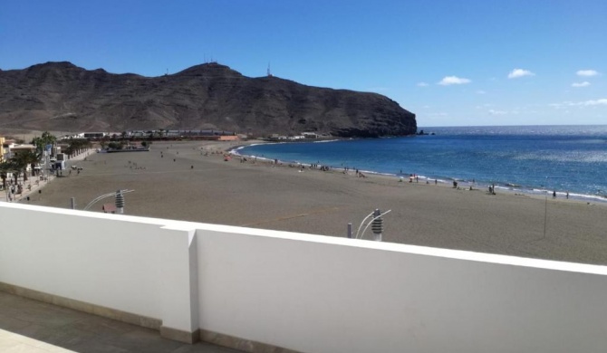 ÁTICO EN PRIMERA LINEA DE PLAYA