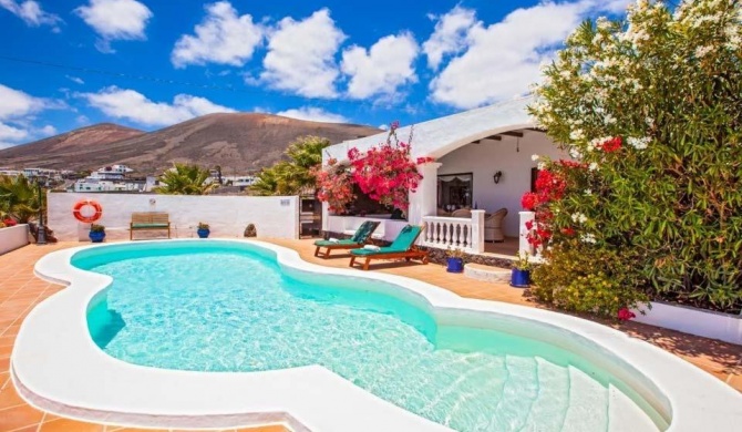 La Asomada Villa Sleeps 8 Pool WiFi