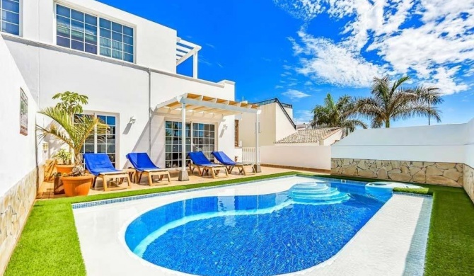 La Caleta Villa Sleeps 6 with Pool and WiFi