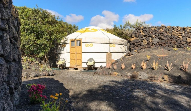 Yurta Tisalaya entre volcanes