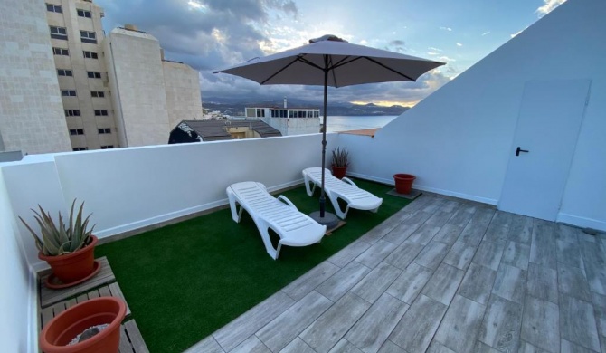 Holiday Home & Rooftop Lounge