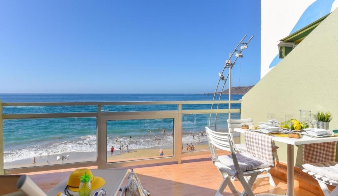 Beachfront Apartment Las Canteras LM52YY by VillaGranCanaria