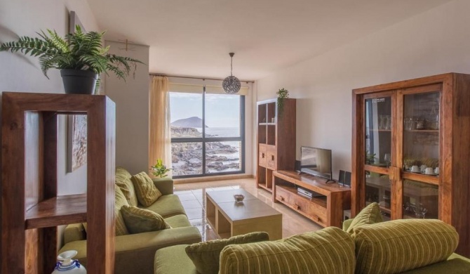 El Mirador: sea views from the shore