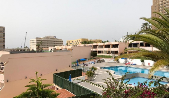 Sunny apartment near the beach with Wifi, balcony and Pool