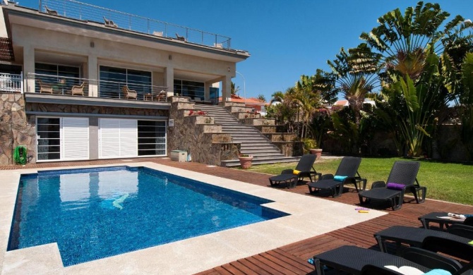 Superb Family Villa in Sonnenland for 12