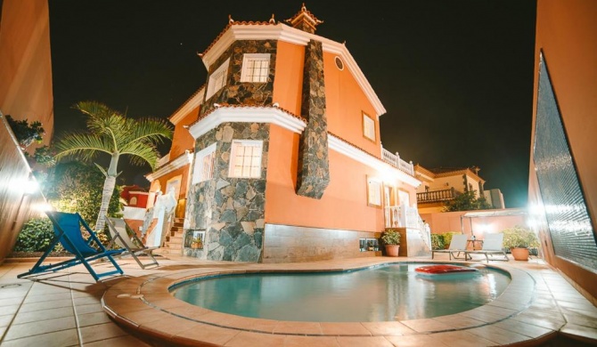 Villa Morada Sonneland con piscina privada climatizada