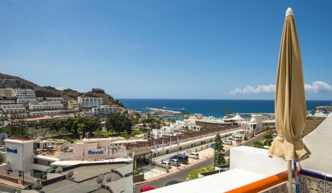 Puerto Rico con balcon y vistas al mar by Lightbooking