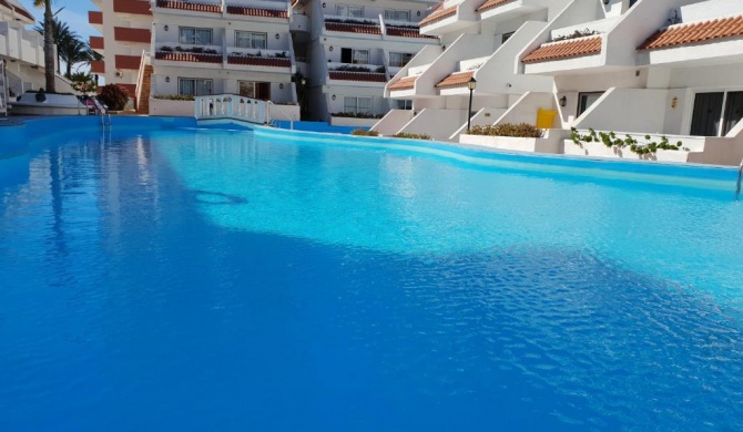 Casa Las Flores with heated pool, only 490 meters to the beach, balcony, wifi