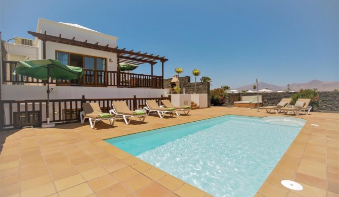 fully fitted villa with a private pool Atlantica