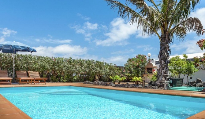 Sunlit Villa in Playa Blanca with Terrace