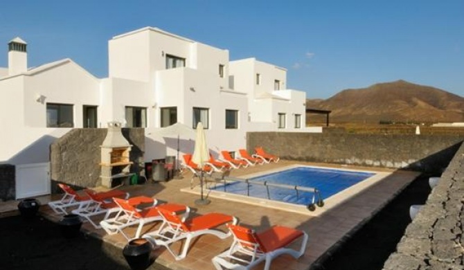 Playa Blanca Villa Sleeps 10 Pool Air Con WiFi