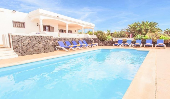 Playa Blanca Villa Sleeps 12 Pool WiFi