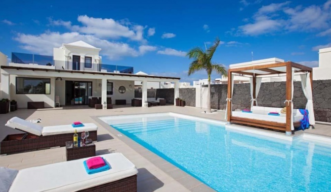 Playa Blanca Villa Sleeps 6 Pool Air Con WiFi