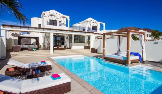 Playa Blanca Villa Sleeps 6 Pool Air Con WiFi