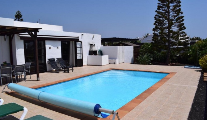 Villa Imogen with NEW HEATED SWIMMING POOL