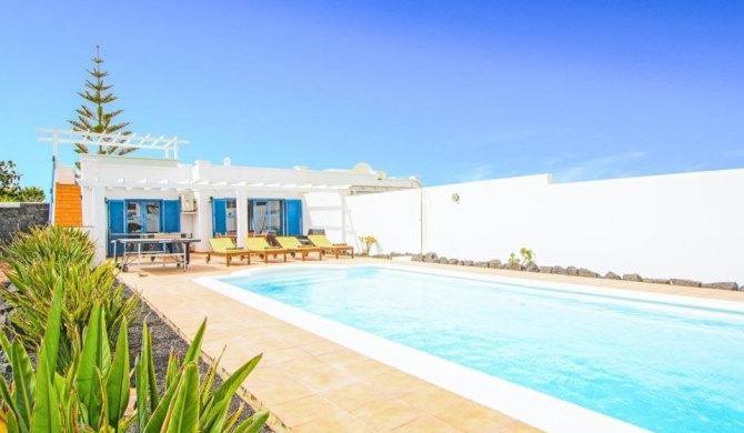 Villa in Playa Blanca Sleeps 4 with Pool Air Con and WiFi