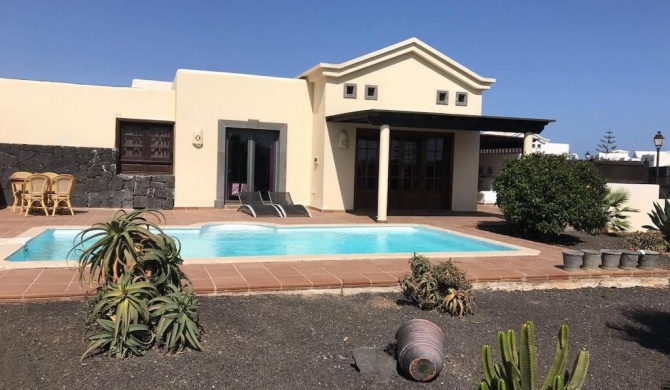 Villa independiente con piscina privada