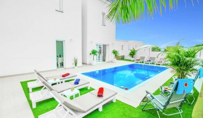 Playa de Fanabe Villa Sleeps 8 Pool Air Con WiFi