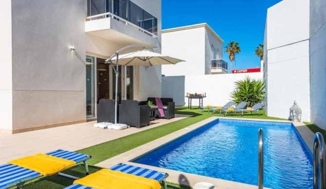 Playa de Fanabe Villa Sleeps 8 with Pool Air Con and WiFi