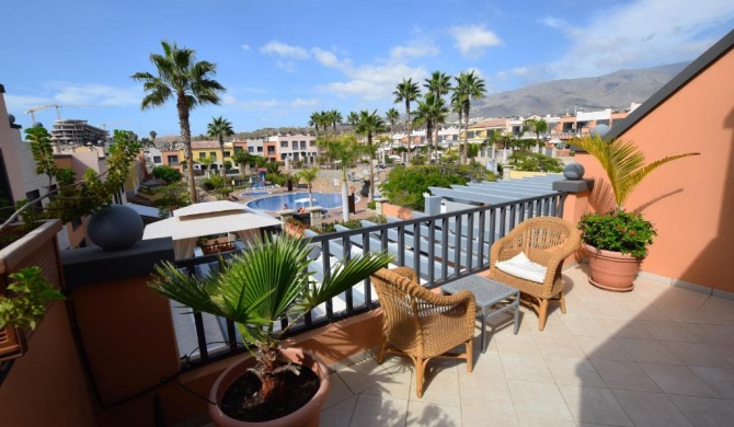 Lovely Duplex Apartment La Caleta