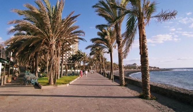 Vista al mar azul in Tajinaste