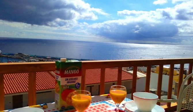 Ocean view over Los Cristianos, Playa las Vistas, WiFi