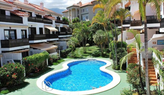 Apartamento con Terraza y Piscina C